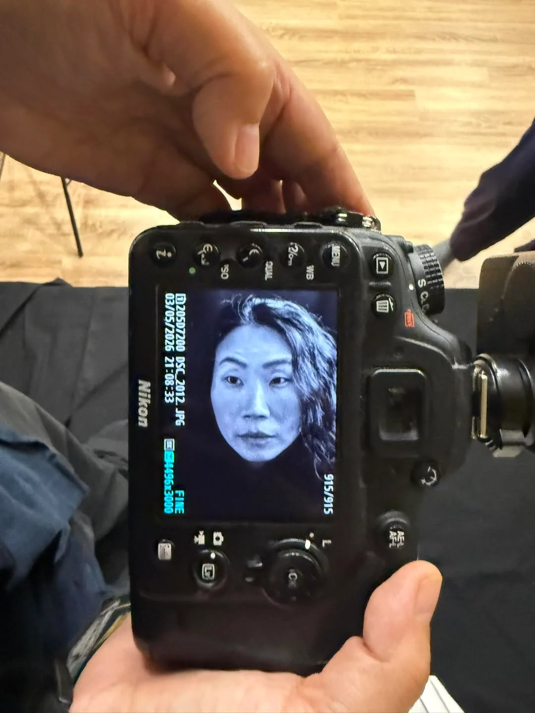 攝影機螢幕中正在拍攝的鄭婉婷